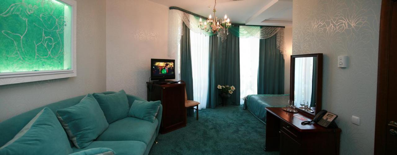 Optima Collection Park Hotel อิวาโน-ฟรานกิฟสเก ภายนอก รูปภาพ