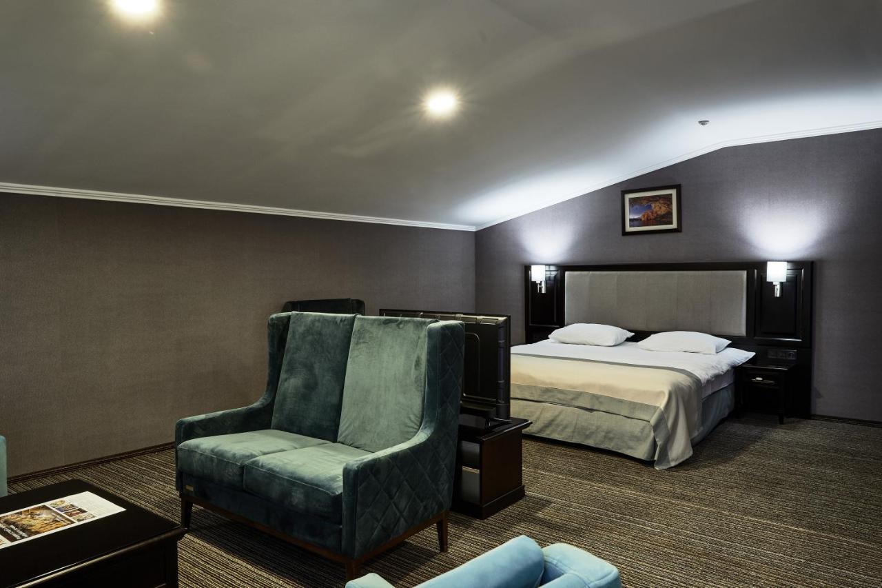 Optima Collection Park Hotel อิวาโน-ฟรานกิฟสเก ภายนอก รูปภาพ